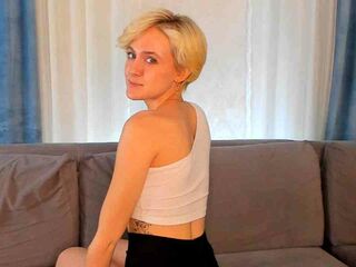 cam girl playing with sextoy LynnaColeson