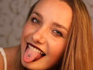 naked cam girl masturbating with sextoy BelleCox