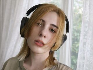 naked cam girl masturbating with vibrator CarlHanchett