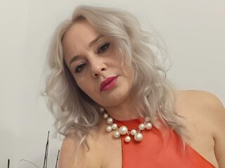 cam girl playing with vibrator EmilyLoowe