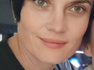 striptease cam FarahBurn