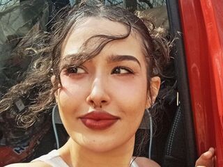 camgirl playing with dildo JadeeParker