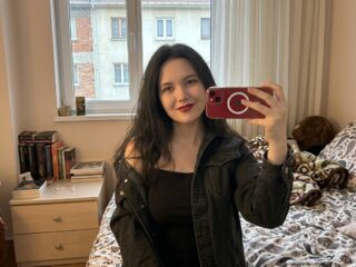 cam girl playing with sextoy KeliCollymore