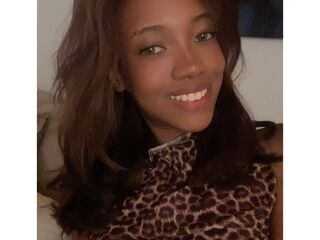 girl showing tits KiaraJhonsont