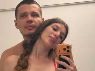 bedroom live webcam MissAndKis
