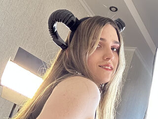 webcam chat AaliceWalter