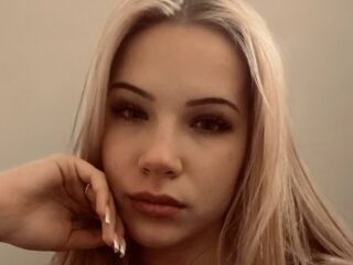 masturbating webcamgirl AletaKunde