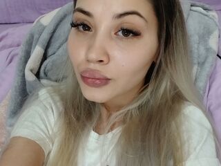 camgirl fingering pussy AmiraAida