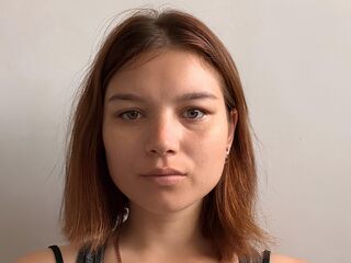 masturbating webcamgirl AndreThreat