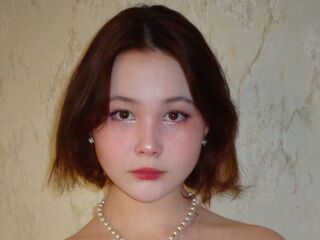 camslut showing tits AnnemarieTschida