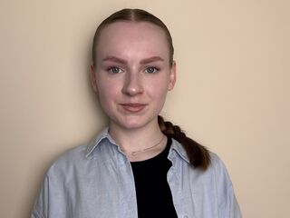 beautiful webcamgirl BettyannGrenon