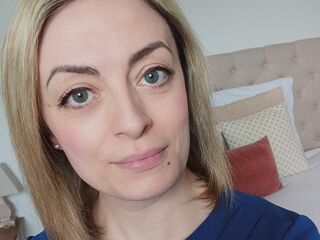 camslut topless BiancaLuxe