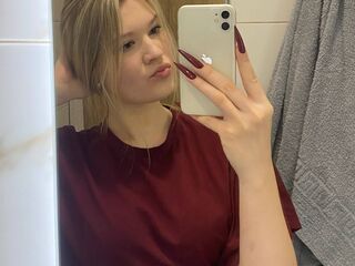 naked girl with cam fingering Bloryjon