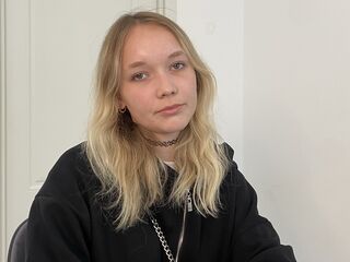 camgirl spreading pussy BonnieRad