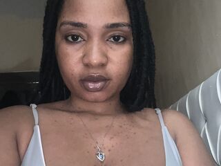 camslut topless CarolineJames