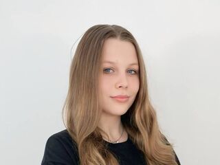 cam girl playing with vibrator ChristianeSivie