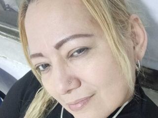 naughty camgirl fingering pussy ClauWatson