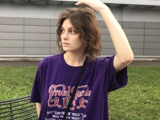 hot cam girl fingering shaved pussy CorinneKeidong