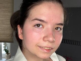 nude webcam girl DaisyMolen