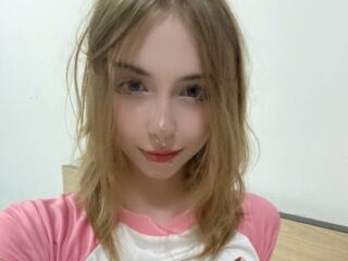 live webcam performer DaniGlow