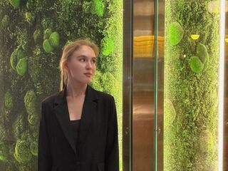 fingering webcamgirl EdaNoreikaite