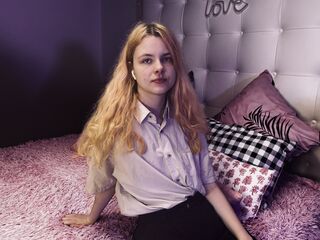 camgirl masturbating with vibrator EleanorCain