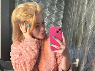 naked girl with cam masturbating ElizabethCamaro