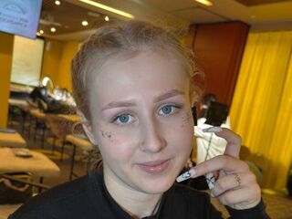 camgirl chat room EmelinaKrider