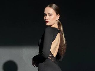 fingering camwhore EmilyGiffin