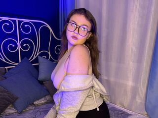 cam girl playing with vibrator EmmaReiner