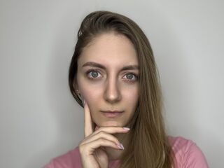 naughty cam girl fingering pussy GenevaAndrode