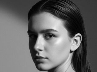 hot cam girl masturbating with vibrator HildaBarzey