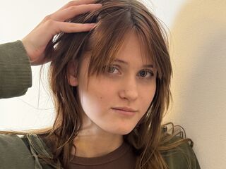 girl cam IsidraKolby