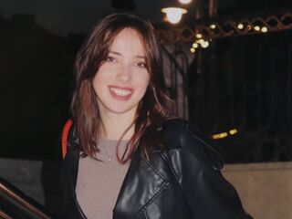 naughty cam girl fingering shaved pussy JovanRahimi