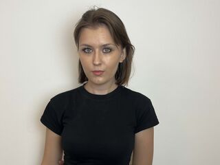 camslut showing pussy KariErpelding