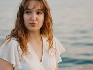 cam girl playing with dildo LaureenHosfeld