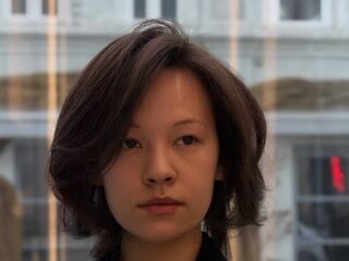 naked camgirl fingering pussy LauretteBumba