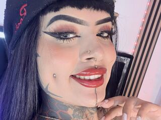 topless webcamgirl LauriDiamond