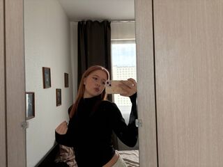 naked cam girl LennieLukasik