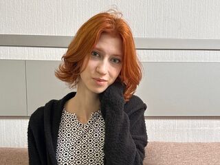 camgirl playing with vibrator LettyAegerter
