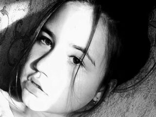 naked camgirl masturbating with dildo LoriFlox