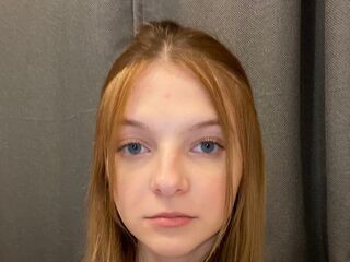 live webcam performer LuciMayala