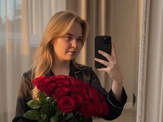 camslut topless MelissaMyla