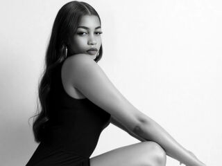 topless webcamgirl MilaJohn