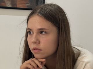 naughty camgirl masturbating with vibrator MirellaAranda