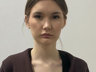 topless webcam girl NelleLoehlein