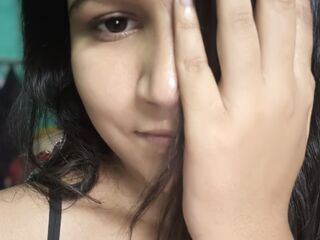 naked webcamgirl RinnyDubey