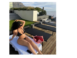 naked webcamgirl photo SarraJames