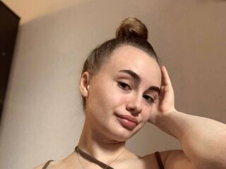 cam girl playing with vibrator SofiyaWite